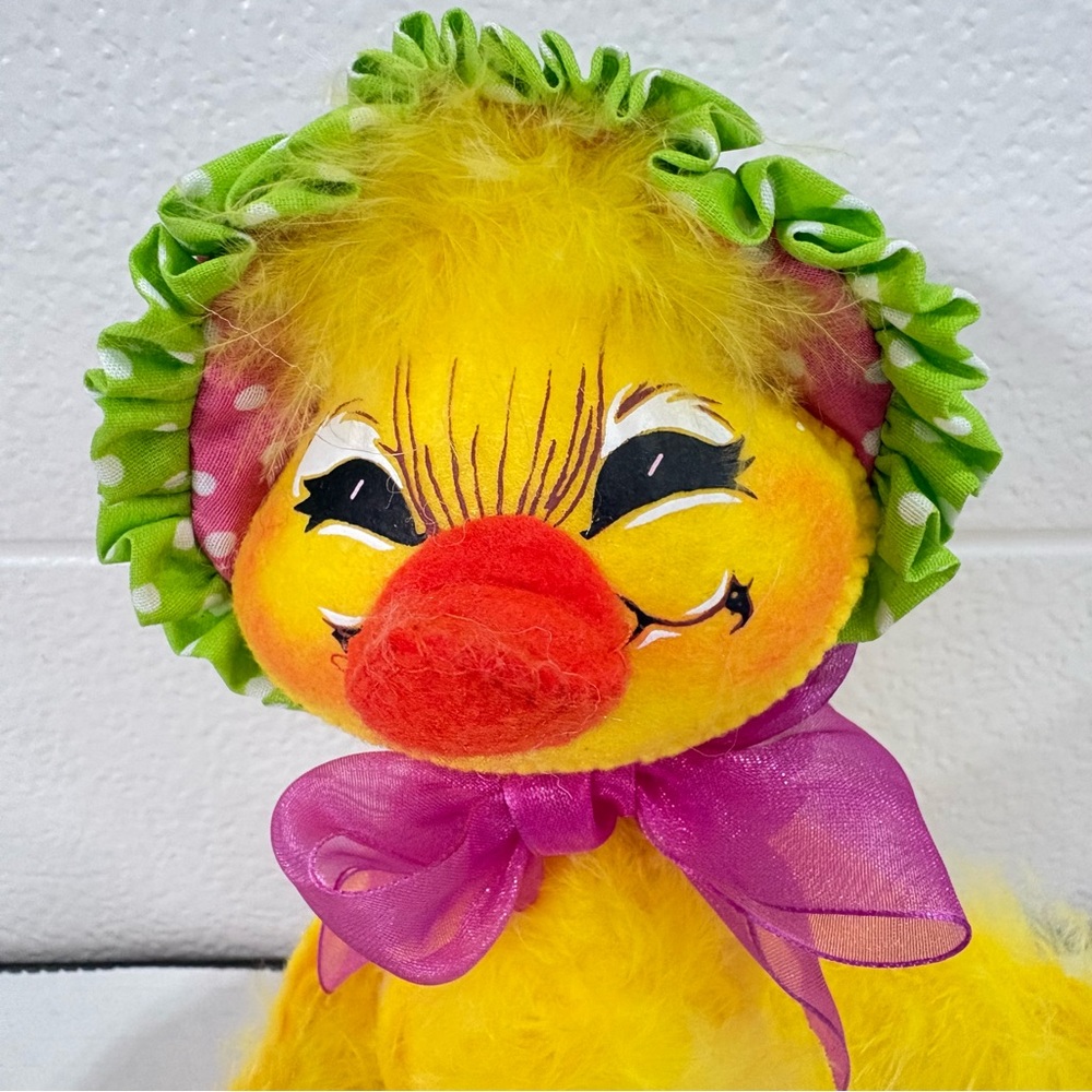 Anna Lee 8 inch 2015Fancy Momma Ducky Yellow Duck with Green Bonnet and Bow 🎀